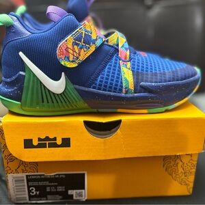 Nike Lebron Witness VII Boys Basketball Shoes Sz 3